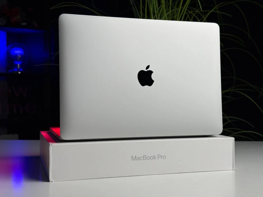 ВЖИВАНИЙ MacBook Pro 13 Silver 2020 (MWP72) i5/16GB/512SSD | 4-ядерний Intel Core i5 | 2,0 - 3,8 ГГц | 512 ГБ SSD | 16 ГБ (3733 МГц) | Intel Iris Plus Graphics | Стан: гарний (виконана чистка, заміна пасти) | Акумулятор: 100% (0 циклів) | Гарантія: 1 міся