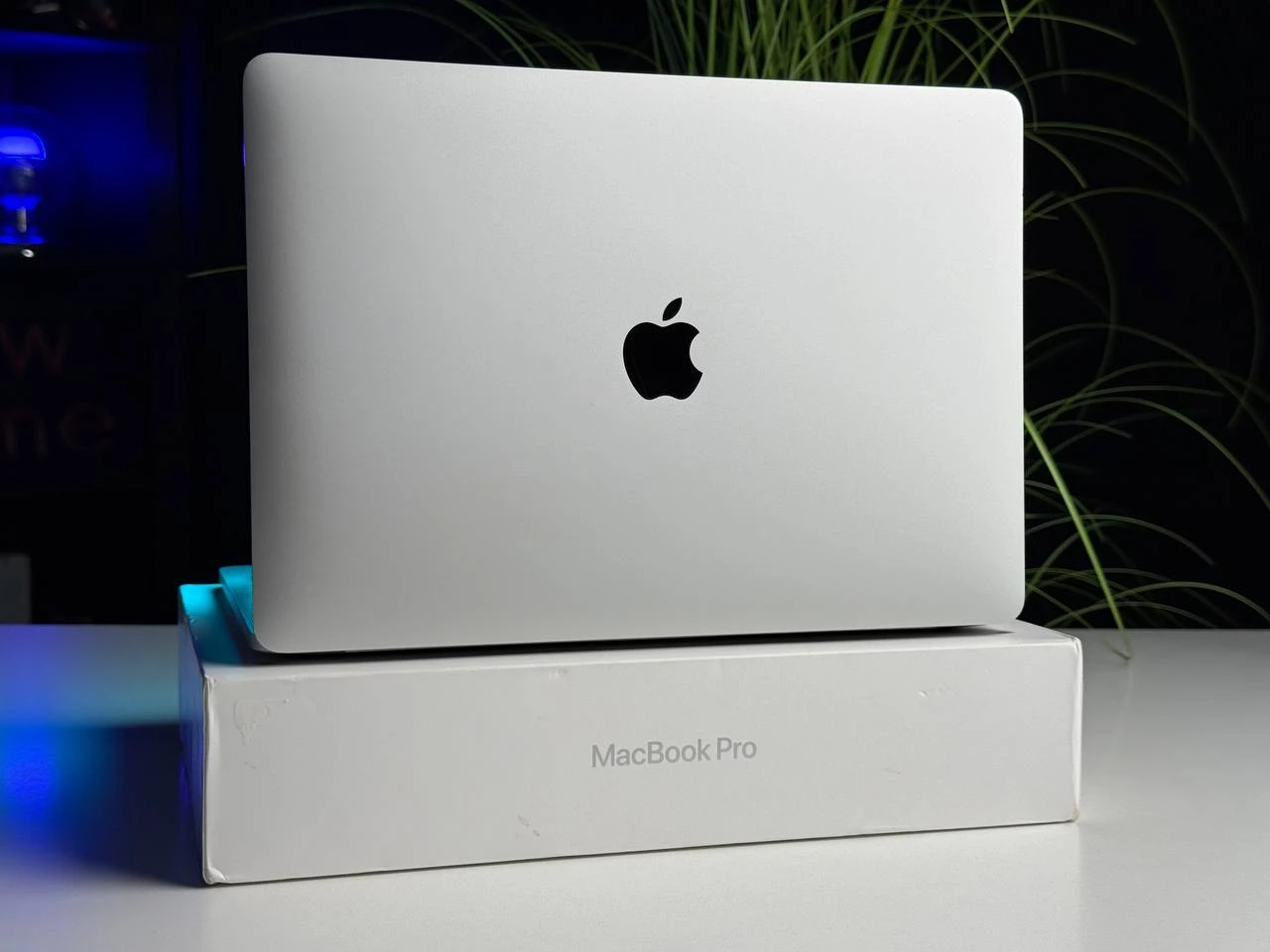 Б/У MacBook Pro 13 Silver (MYDA2) 2020 M1/8GB/256SSD | Состояние: хорошее (мелкие следы использования) | Аккумулятор: 93% | Гарантия: 3 месяца | Комплект: полный