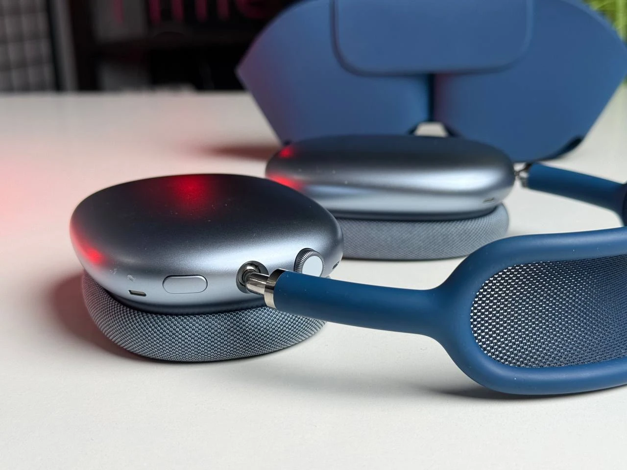 Б/У AirPods Max Sky Blue (MGYL3) | Состояние: удовлетворительное | Гарантия: 1 месяц | Комплект: AirPods