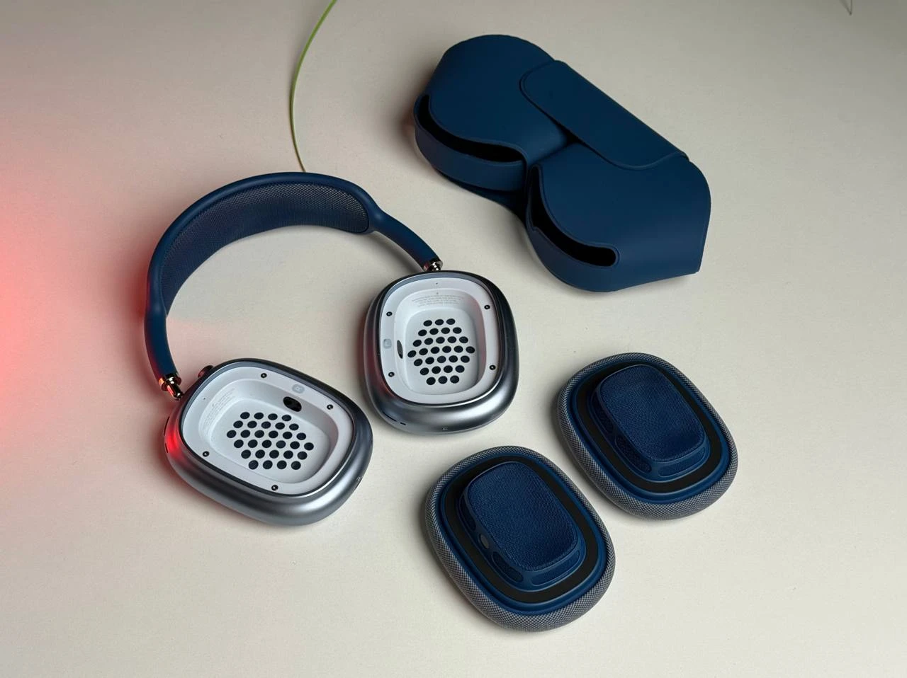 Б/У AirPods Max Sky Blue (MGYL3) | Состояние: удовлетворительное | Гарантия: 1 месяц | Комплект: AirPods