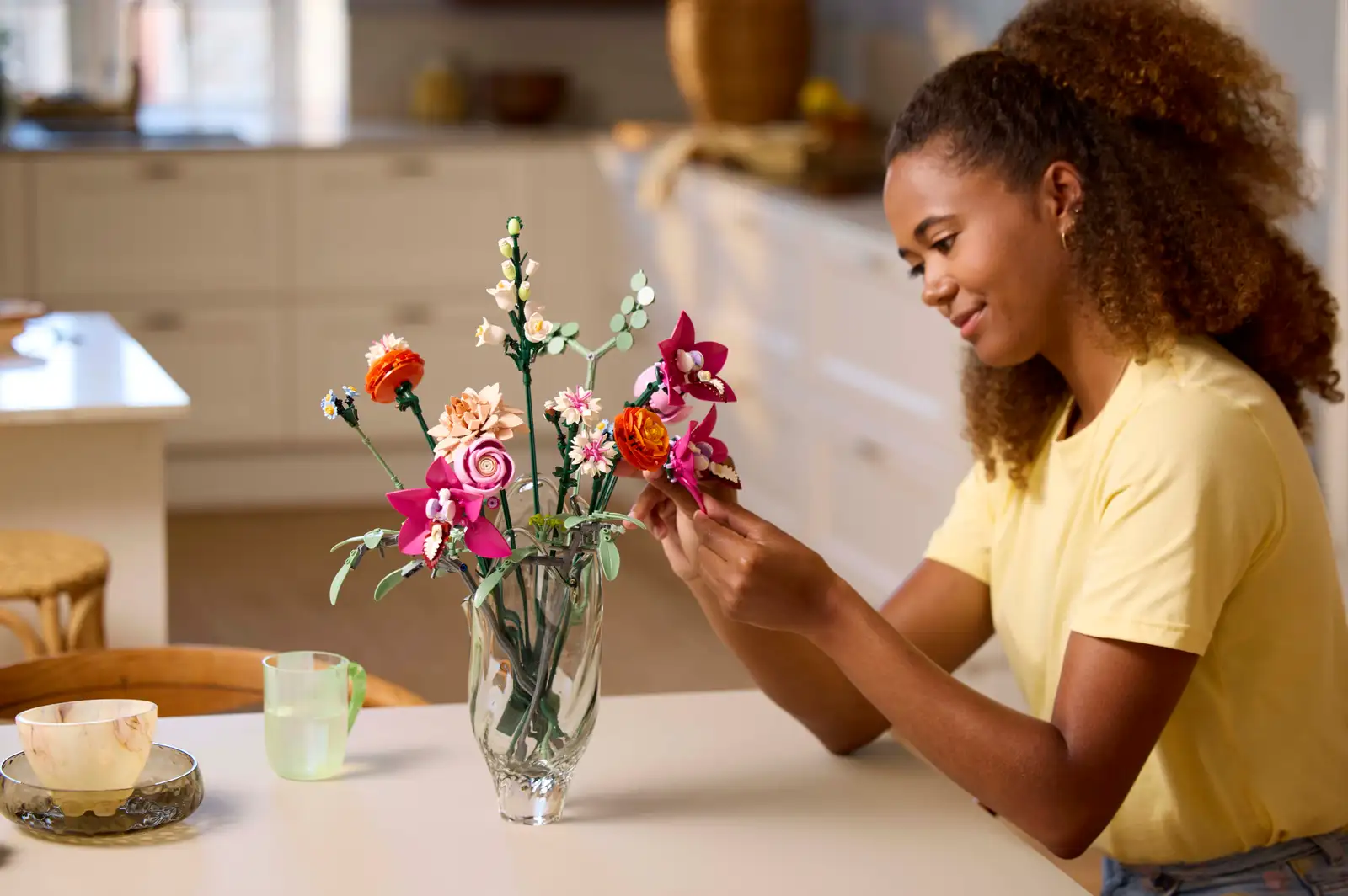 Блоковый конструктор LEGO Botanicals Милый розовый букет цветов (10342)