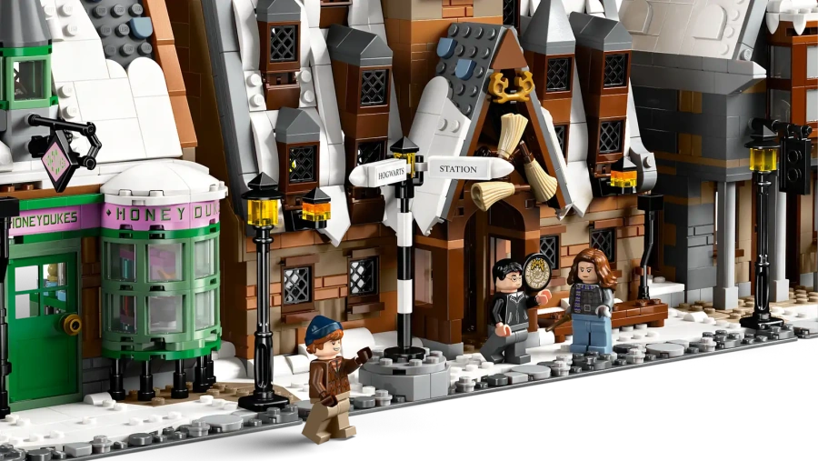 Блоковий конструктор LEGO Harry Potter Зимове село Хогсмід (76457)