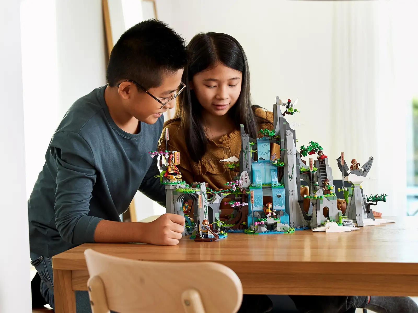 Блоковый конструктор LEGO Легендарная Цветочно-фруктовая гора (80024)
