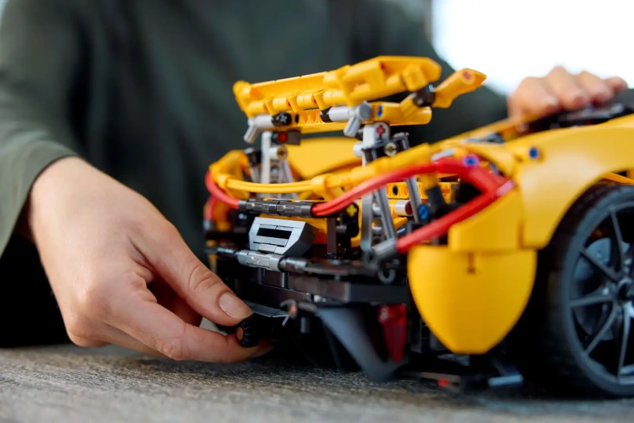 Блоковий конструктор LEGO Technic McLaren P1 (42172)