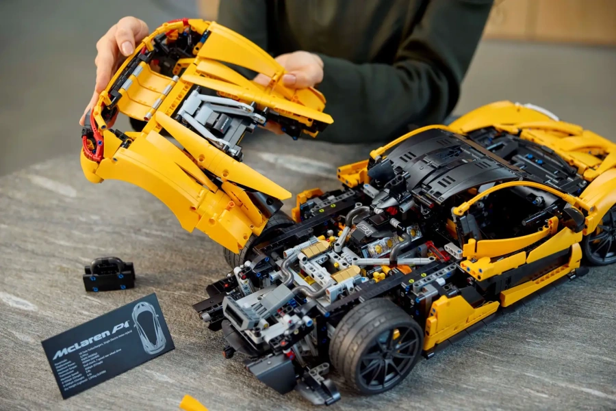 Блоковий конструктор LEGO Technic McLaren P1 (42172)