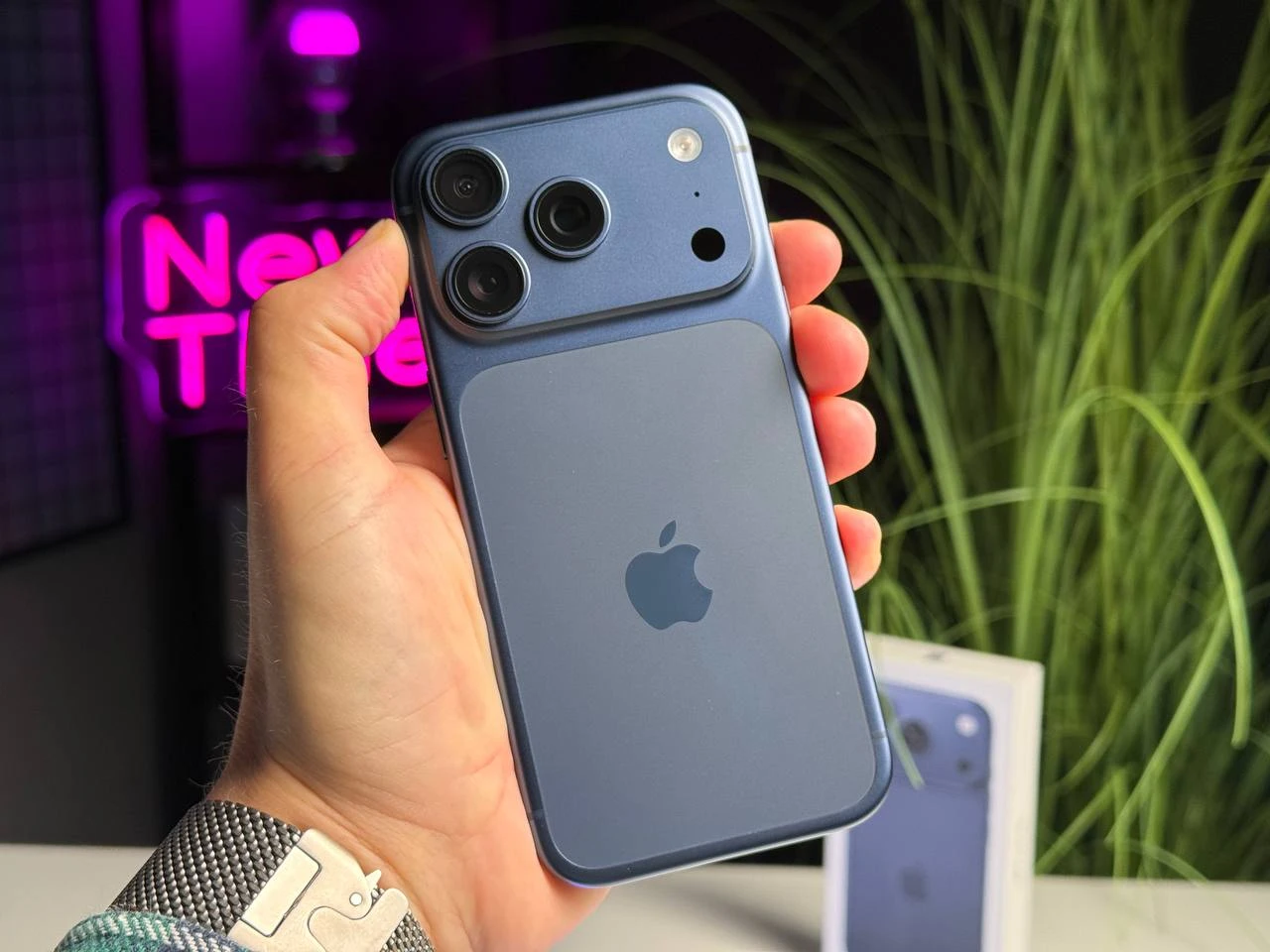OPEN BOX Apple iPhone 17 Pro 256GB Deep Blue (MG8J4) - Стан: новий | Акумулятор: 100% | Комплектація: повний | Гарантія: 12 міс.