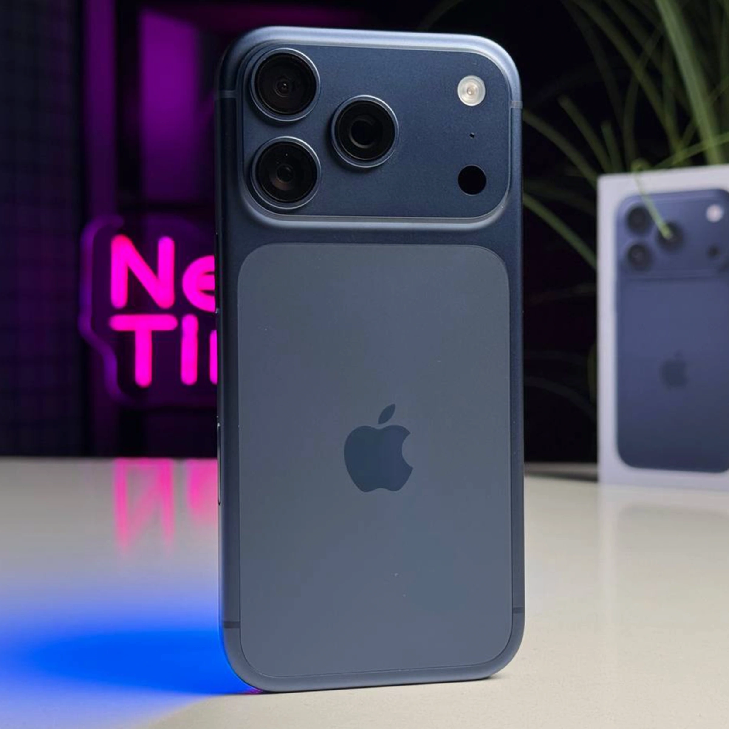 OPEN BOX Apple iPhone 17 Pro 256GB Deep Blue (MG8J4) - Стан: новий | Акумулятор: 100% | Комплектація: повний | Гарантія: 12 міс. OPEN BOX Apple iPhone 17 Pro 256GB Deep Blue (MG8J4) - Стан: новий | Акумулятор: 100% | Комплектація: повний | Гарантія: 12 міс.