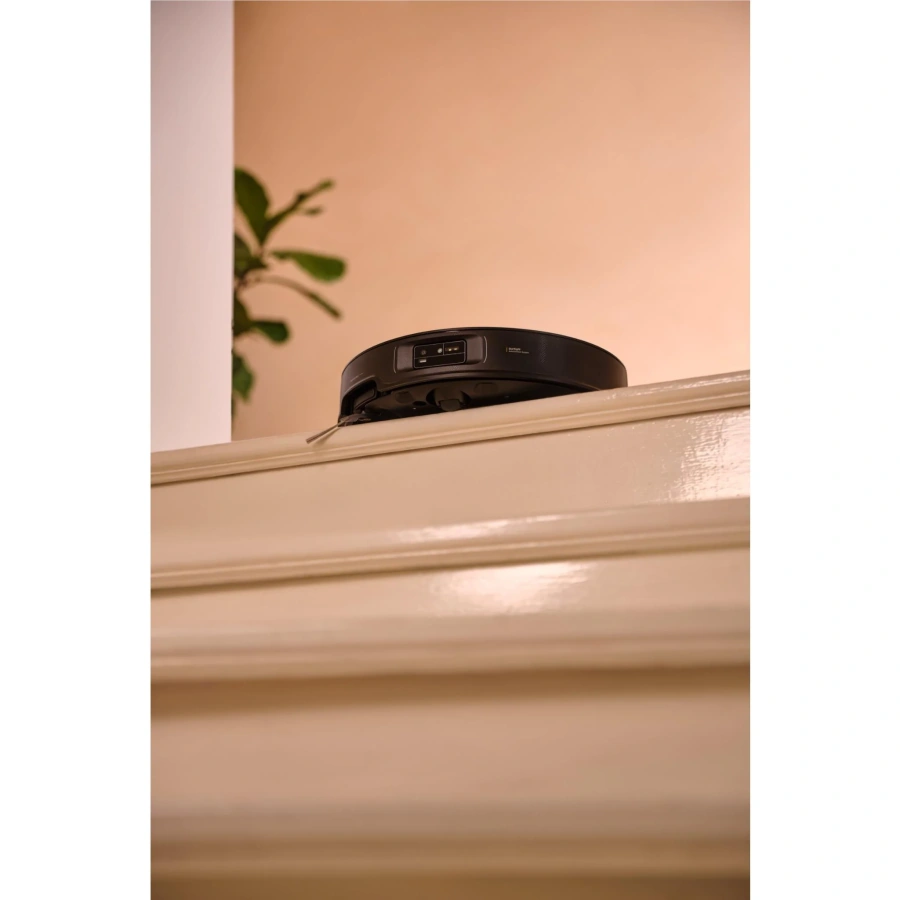 Робот-пылесос с влажной уборкой Roborock Saros Z70 with OmniGrip Mechanical Arm - Black (SZ70R52-00)