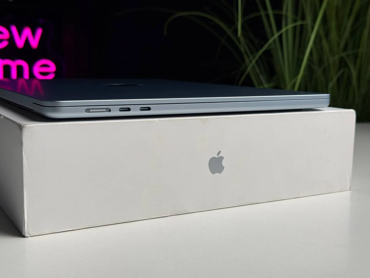 УЦЕНКА MacBook Air 15" 2025 M4/10CPU/10GPU/16GB/512GB Sky Blue (MC7C4) - Состояние: новое, не активированное (дефект на рамке дисплея) | Аккумулятор: 100% | Комплектация: полный | Гарантия: 6 мес.