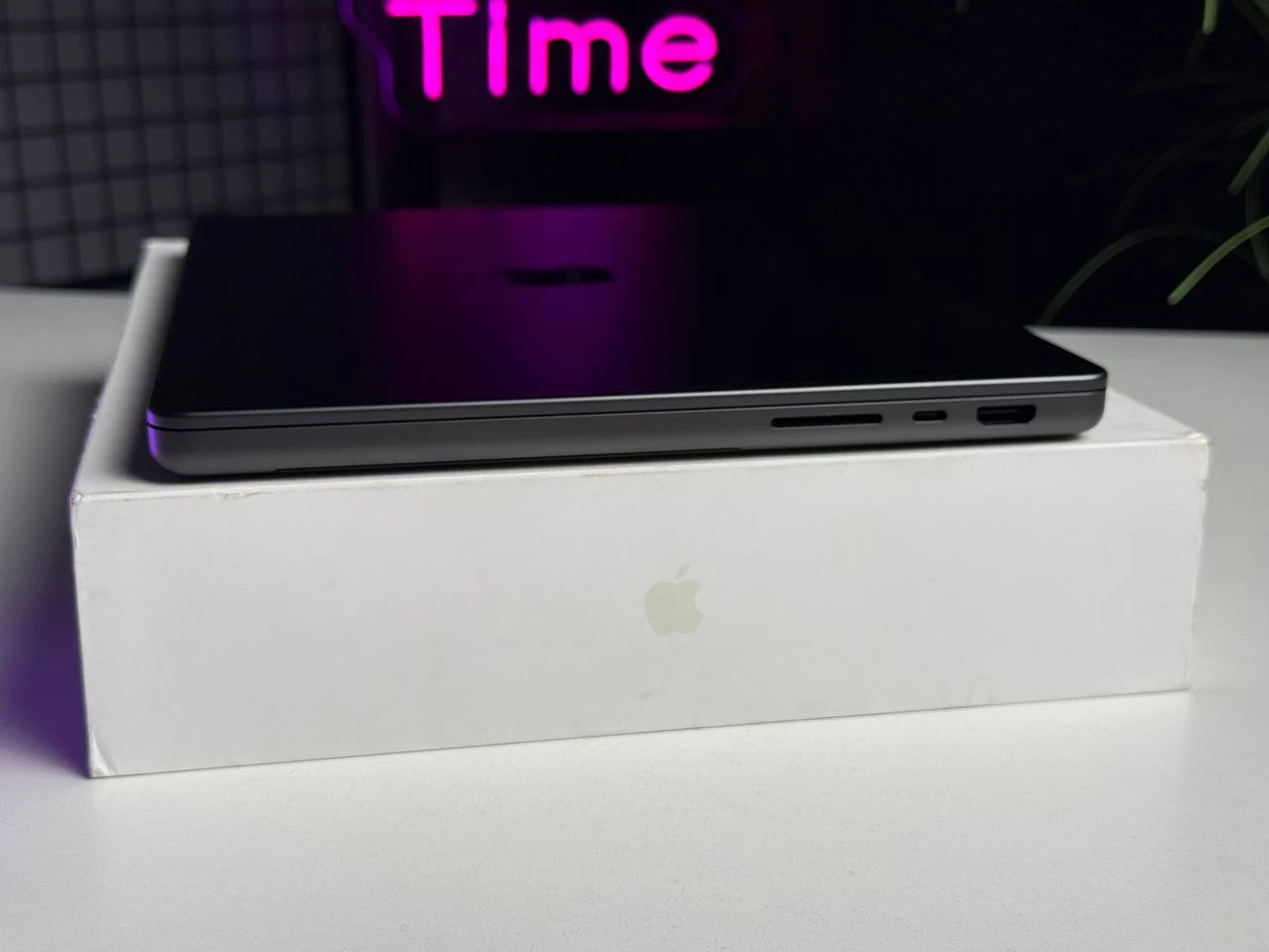 ВИТРИННЫЙ Apple MacBook Pro 14" M4 Pro/12CPU/16GPU/24GB/512GB Space Black 2024 (MX2H3) - Состояние: хорошее | Аккумулятор: 100% | Комплектация: полный | Гарантия: 3 мес.