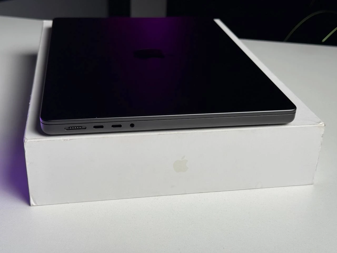 ВИТРИННЫЙ Apple MacBook Pro 14" M4 Pro/12CPU/16GPU/24GB/512GB Space Black 2024 (MX2H3) - Состояние: хорошее | Аккумулятор: 100% | Комплектация: полный | Гарантия: 3 мес.
