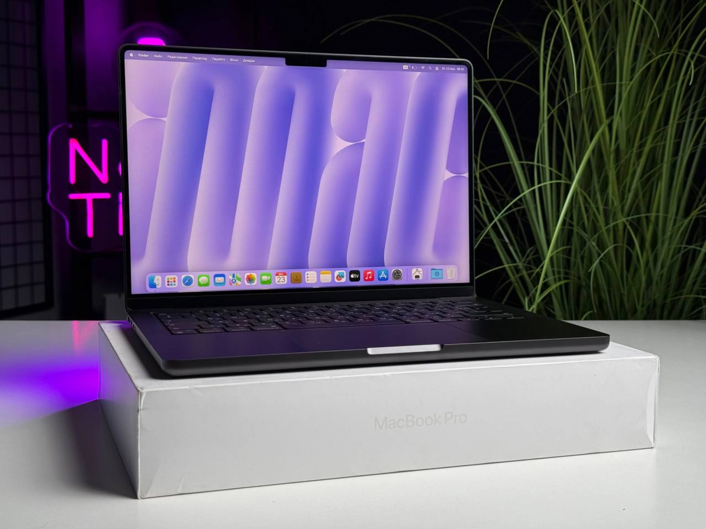 ВИТРИННЫЙ Apple MacBook Pro 14" M4 Pro/12CPU/16GPU/24GB/512GB Space Black 2024 (MX2H3) - Состояние: хорошее | Аккумулятор: 100% | Комплектация: полный | Гарантия: 3 мес.