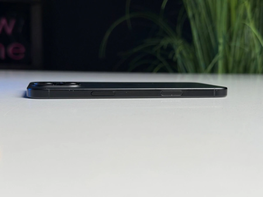 Б/У Apple iPhone 16 Plus 128GB eSim Black (MXUT3) - Состояние: удовлетворительное | Аккумулятор: 100% | Комплектация: полный | Гарантия: 3 мес.