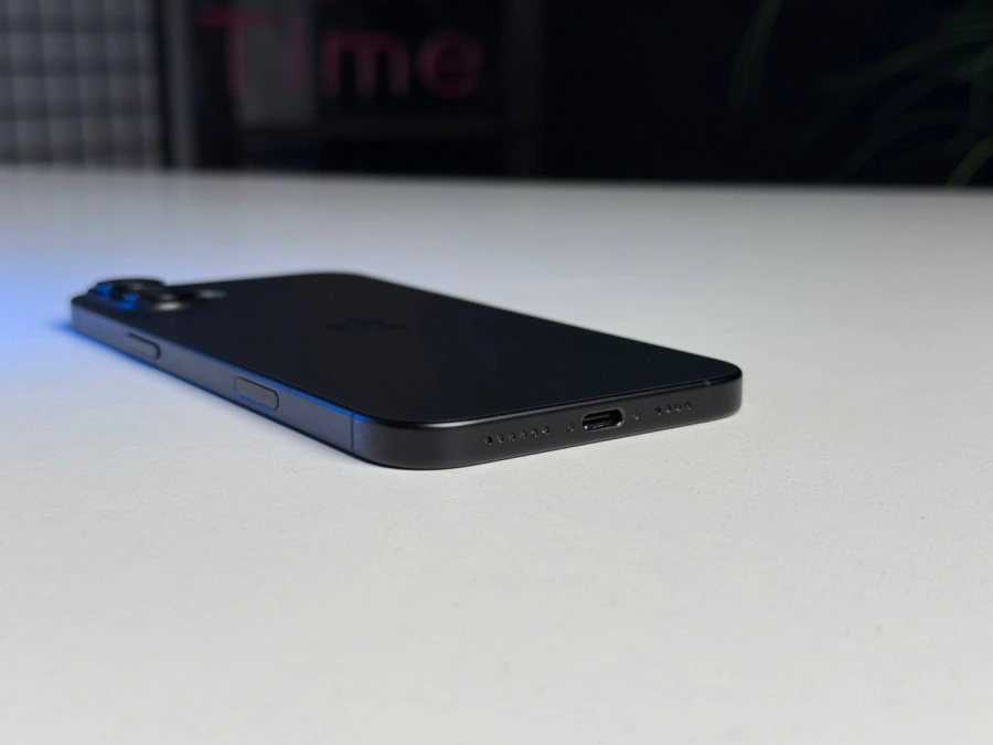 Б/У Apple iPhone 16 Plus 128GB eSim Black (MXUT3) - Состояние: удовлетворительное | Аккумулятор: 100% | Комплектация: полный | Гарантия: 3 мес.