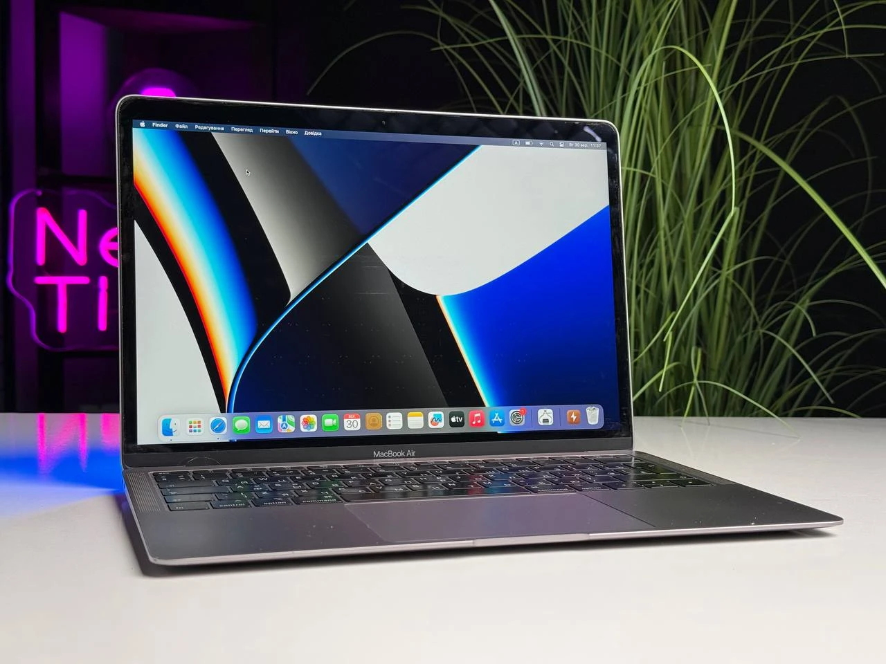 ВЖИВАНИЙ MacBook Air 13" Space Gray 2019 i5/8GB/256SSD (MVFJ2) - Стан: задовільний | Акумулятор: 82% | Комплектація: повний | Гарантія: 1 міс.