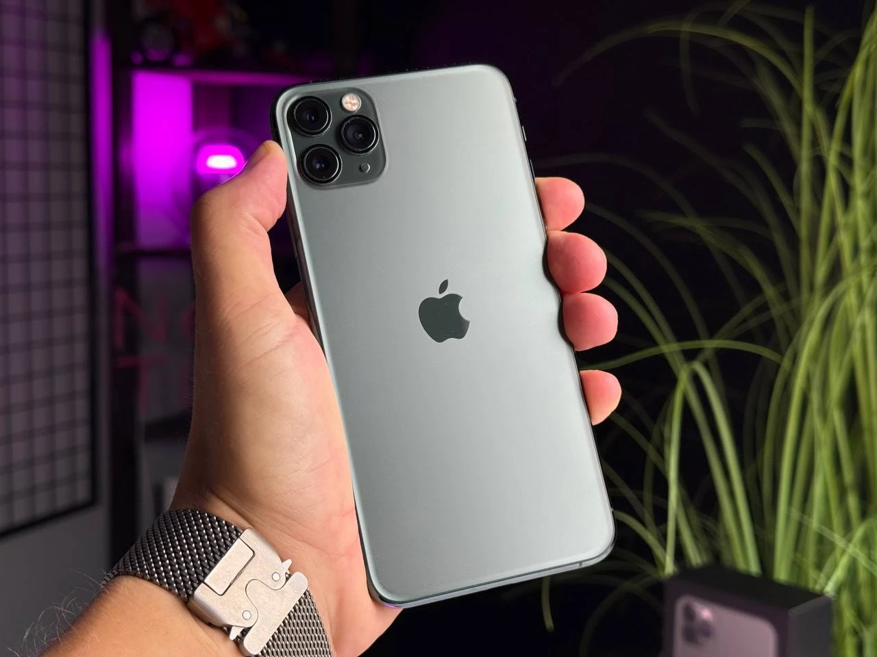 ВЖИВАНИЙ Apple iPhone 11 Pro Max 256GB Midnight Green (MWH72) | Стан: гарний | Акумулятор: 100% | Гарантія: 1 місяць | Комплект: повний