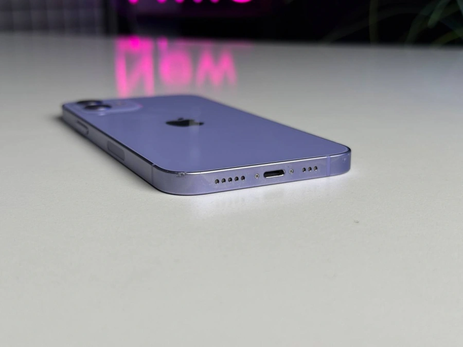 Б/У Apple iPhone 12 64GB Purple (MJNM3) | Состояние: удовлетворительное (сколы на рамке) | Аккумулятор: 96% | Гарантия: 1 месяц | Комплект: кабель