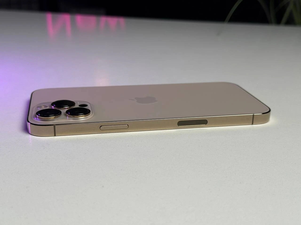ВЖИВАНИЙ Apple iPhone 13 Pro Max 128GB Gold (MLKN3, MLL83) | Стан: гарний | Акумулятор: 100% | Гарантія: 1 місяць | Комплект: iPhone, кабель