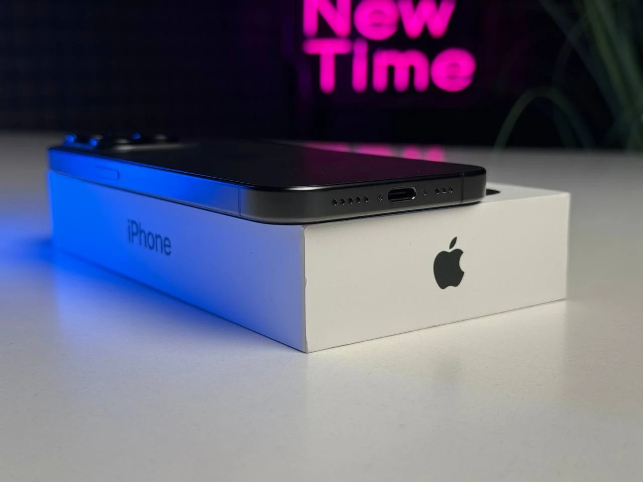 ВЖИВАНИЙ Apple iPhone 15 Pro 128GB Black Titanium (MTUV3) - Стан: гарний | Акумулятор: 90% | Комплектація: повний | Гарантія: 1 міс.