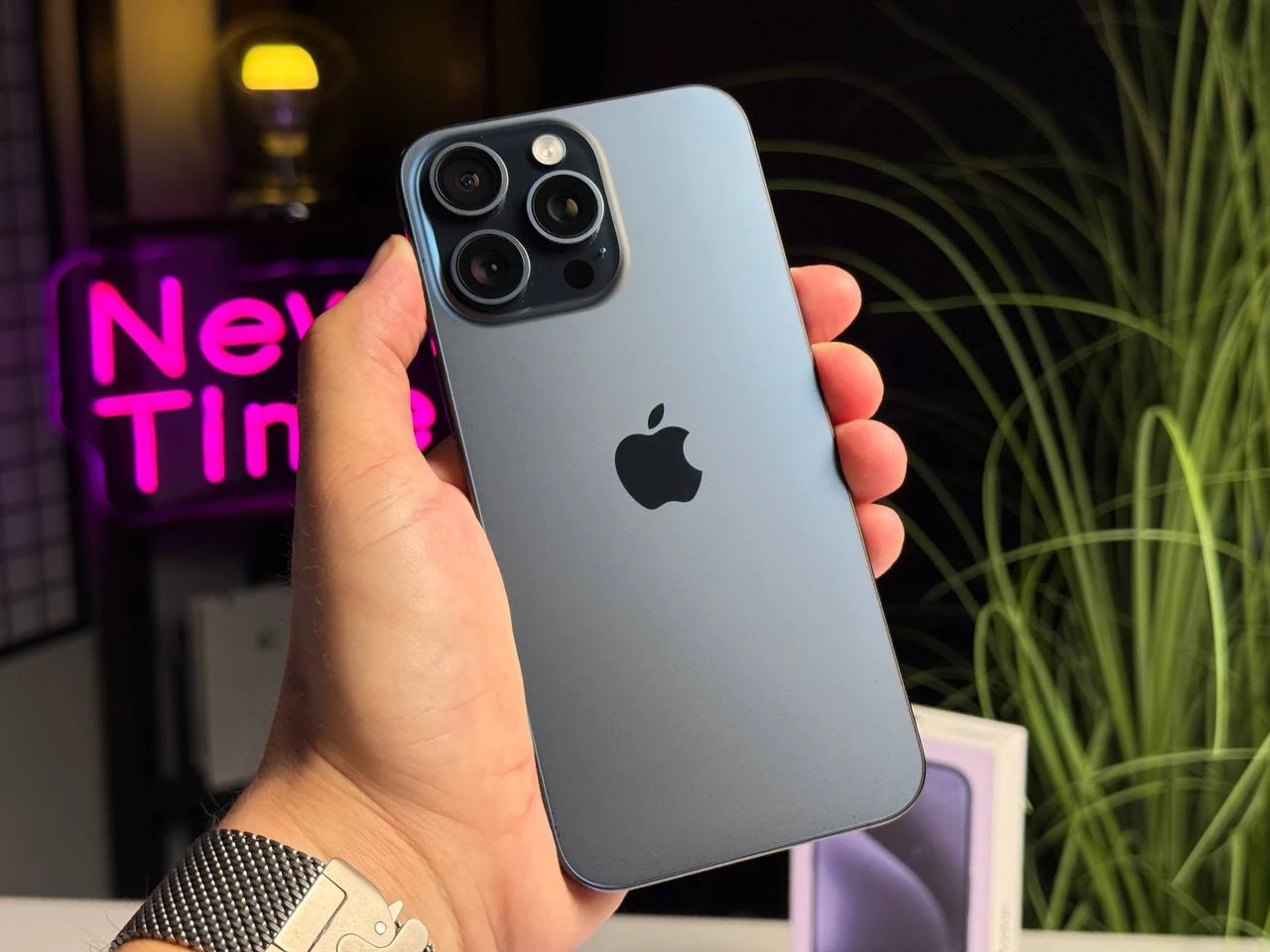 ВЖИВАНИЙ Apple iPhone 15 Pro Max 256GB Blue Titanium (MU7A3) - Стан: гарний | Акумулятор: 85% | Комплектація: повний | Гарантія: 1 міс.