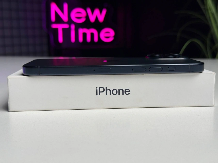 ВЖИВАНИЙ Apple iPhone 15 Pro Max 256GB Blue Titanium (MU7A3) - Стан: гарний | Акумулятор: 85% | Комплектація: повний | Гарантія: 1 міс.