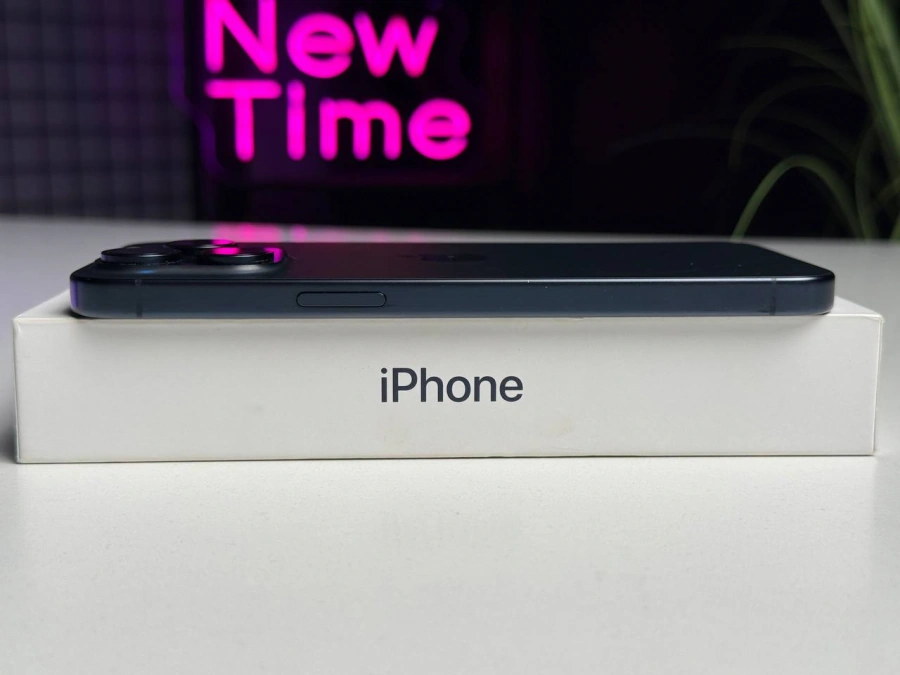 ВЖИВАНИЙ Apple iPhone 15 Pro Max 256GB Blue Titanium (MU7A3) - Стан: гарний | Акумулятор: 85% | Комплектація: повний | Гарантія: 1 міс.