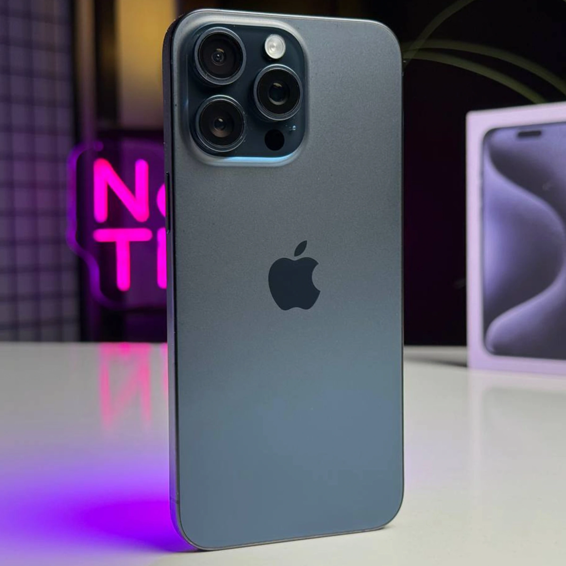 ВЖИВАНИЙ Apple iPhone 15 Pro Max 256GB Blue Titanium (MU7A3) - Стан: гарний | Акумулятор: 85% | Комплектація: повний | Гарантія: 1 міс.