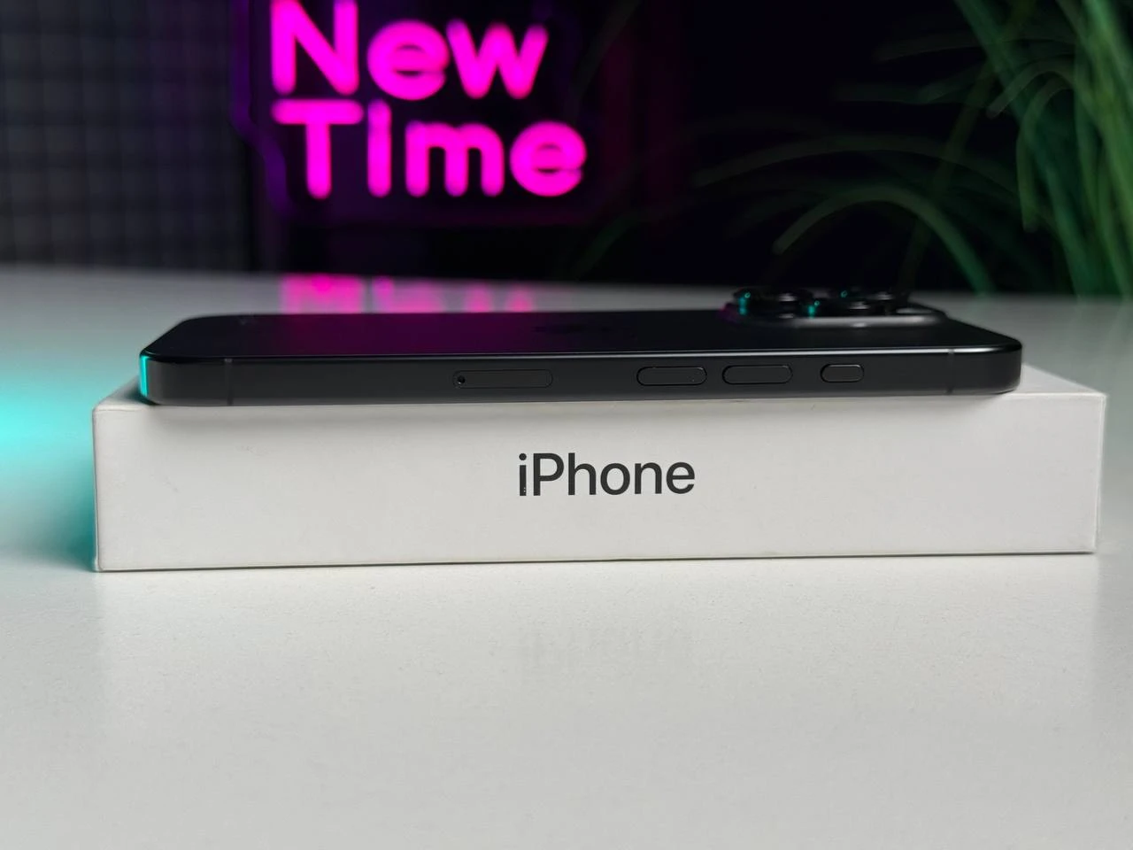 ВЖИВАНИЙ Apple iPhone 16 Pro 256GB Black Titanium (MYNH3) - Стан: гарний | Акумулятор: 95% | Комплектація: повний | Гарантія: 3 міс.