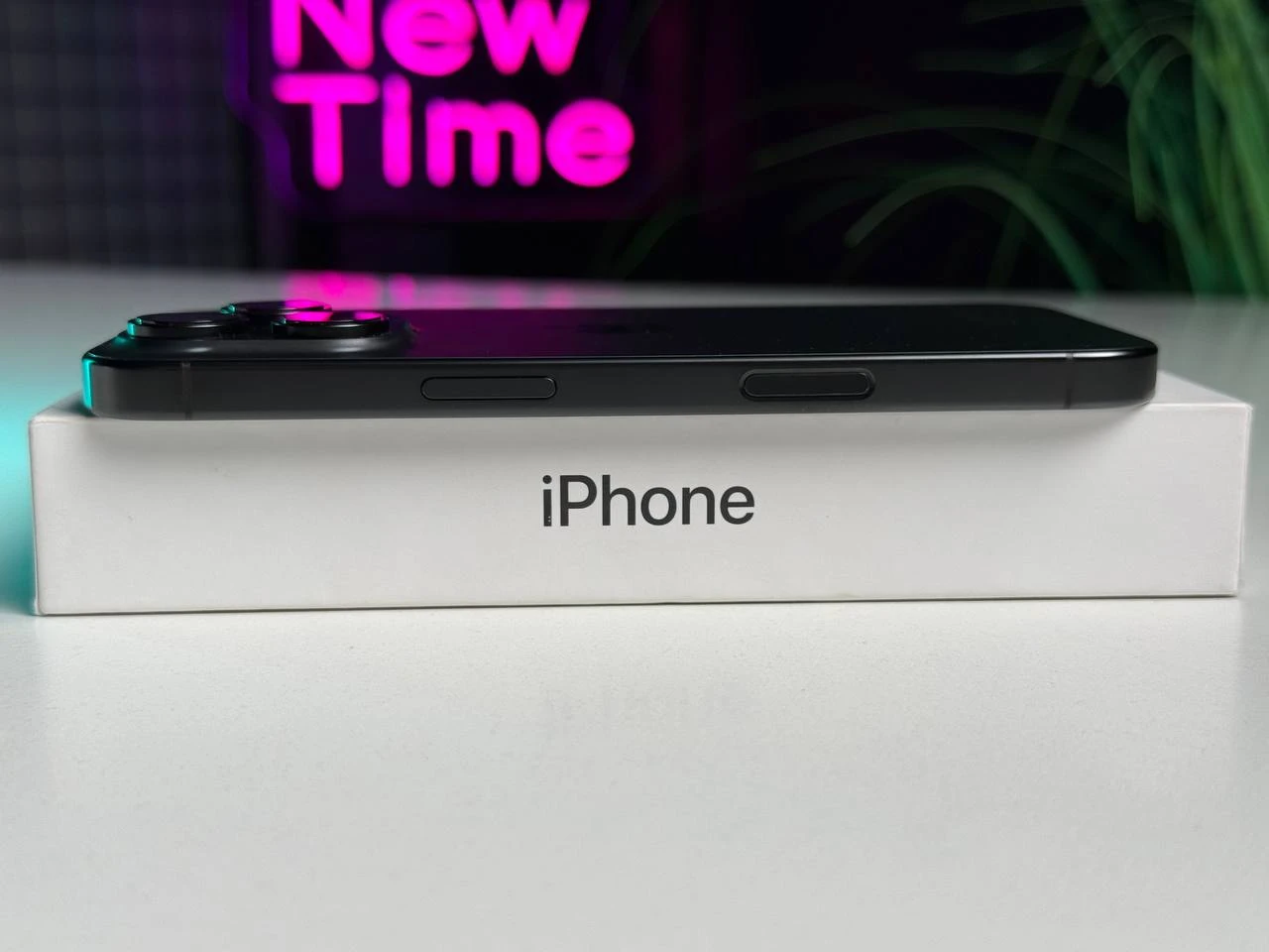 ВЖИВАНИЙ Apple iPhone 16 Pro 256GB Black Titanium (MYNH3) - Стан: гарний | Акумулятор: 95% | Комплектація: повний | Гарантія: 3 міс.