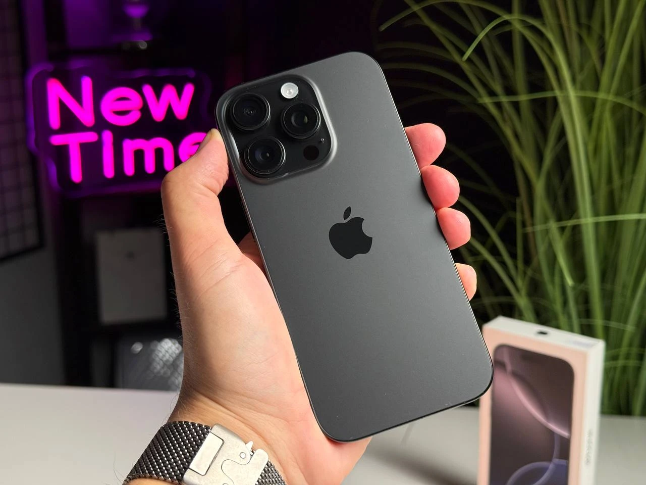 ВЖИВАНИЙ Apple iPhone 16 Pro 256GB Black Titanium (MYNH3) - Стан: ідеальний | Акумулятор: 100% | Комплектація: повний | Гарантія: 3 міс.