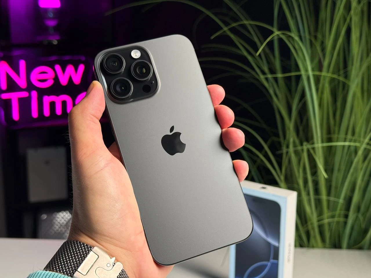 ВЖИВАНИЙ Apple iPhone 16 Pro Max 256GB Black Titanium (MYWV3) - Стан: гарний | Акумулятор: 100% | Комплектація: повний | Гарантія: 3 міс.