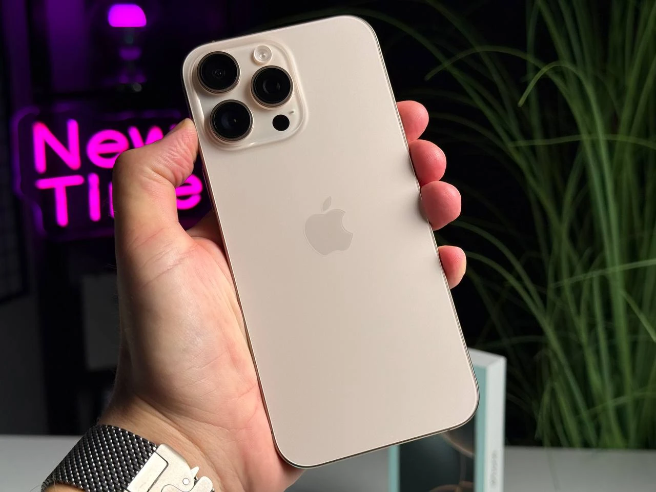 ВЖИВАНИЙ Apple iPhone 16 Pro Max 512GB eSim Desert Titanium (MYW93) - Стан: ідеальний | Акумулятор: 93% | Комплектація: повний | Гарантія: 3 міс.