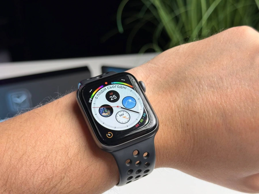 ВЖИВАНИЙ Apple Watch Series 4 Nike + (GPS) 44mm Space Gray Aluminium Case with Anthracite / Black Nike Sport Band (MU6L2) - Стан: гарний (мілкі сліди використання) | Акумулятор: 80% | Комплектація: повний | Гарантія: 1 міс.