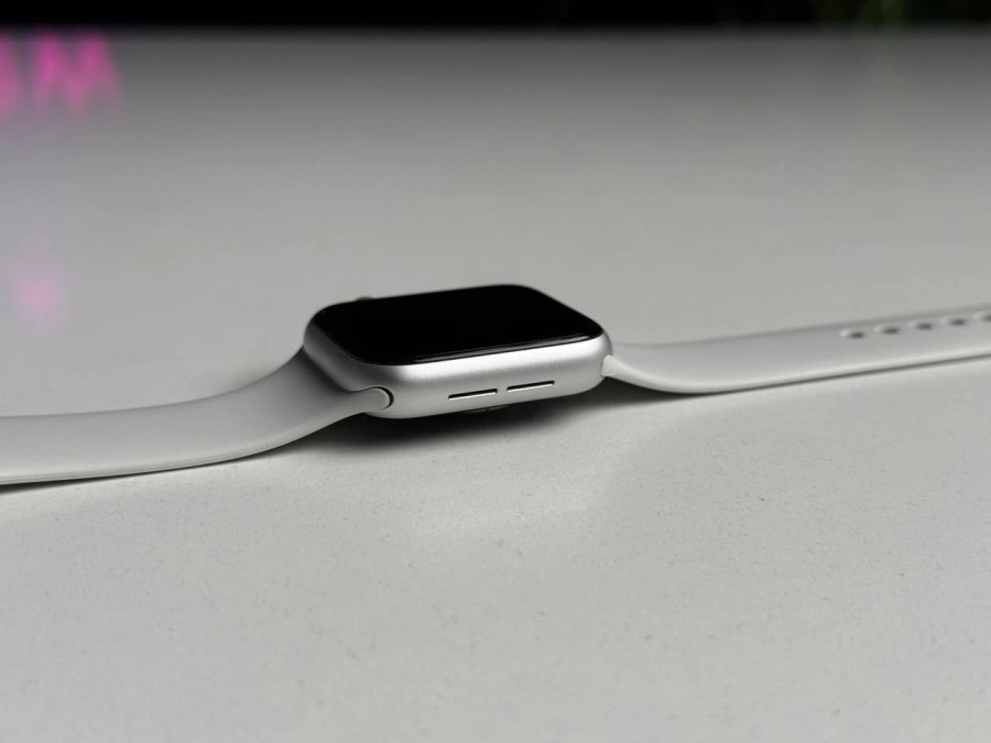 ВЖИВАНИЙ Apple Watch Series 6 GPS 40mm Silver Aluminum Case with White Sport Band (MG283) - Стан: гарний | Акумулятор: 96% | Комплектація: годинник, зарядка | Гарантія: 1 міс.