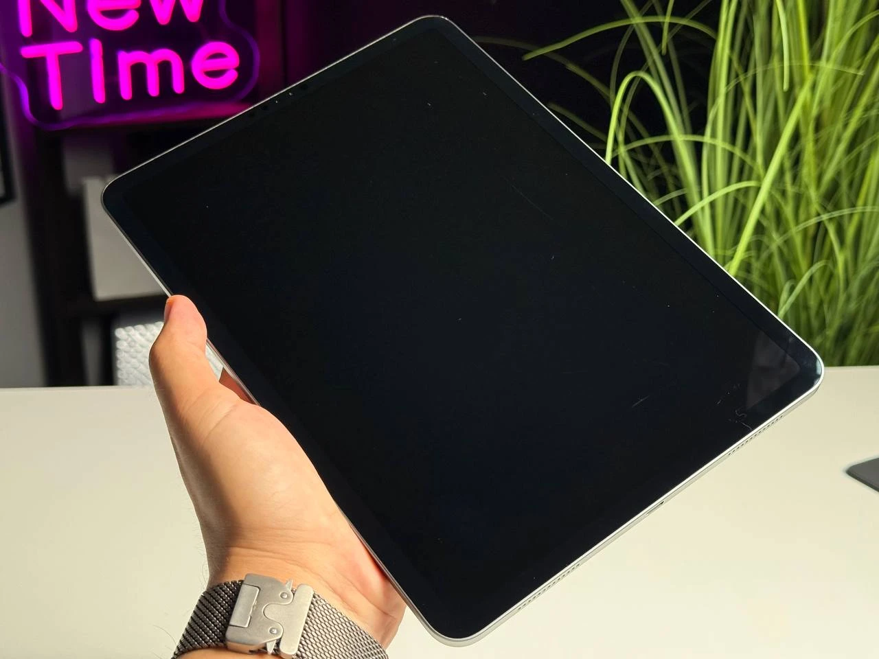 ВЖИВАНИЙ iPad Pro 11" 2018 Wi-Fi 64GB Space Gray (MTXN2) - Стан: гарний | Акумулятор: 81% | Комплектація: кабель, iPad, чохол | Гарантія: 1 міс.