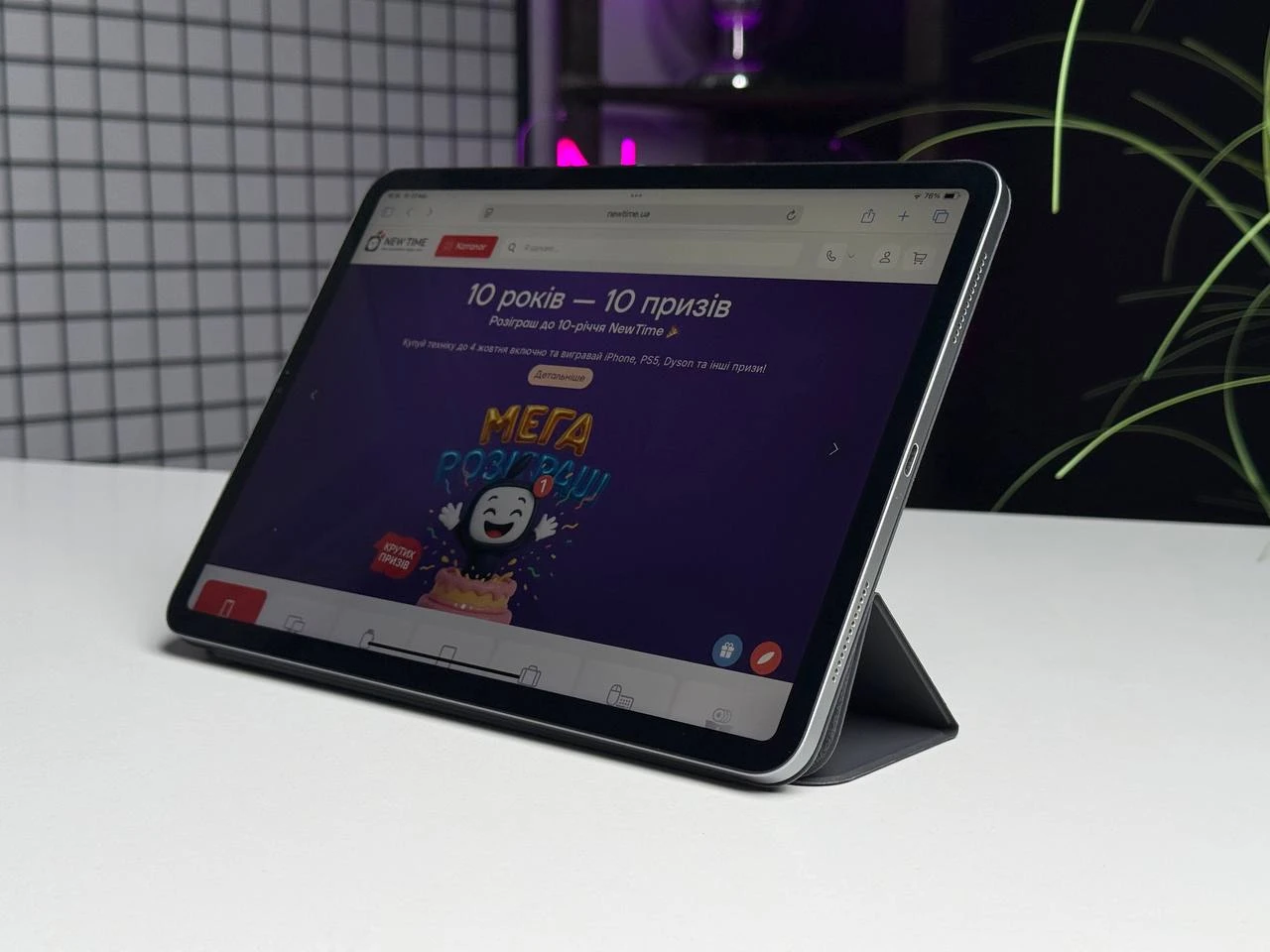 ВЖИВАНИЙ iPad Pro 11" 2018 Wi-Fi 64GB Space Gray (MTXN2) - Стан: гарний | Акумулятор: 81% | Комплектація: кабель, iPad, чохол | Гарантія: 1 міс.