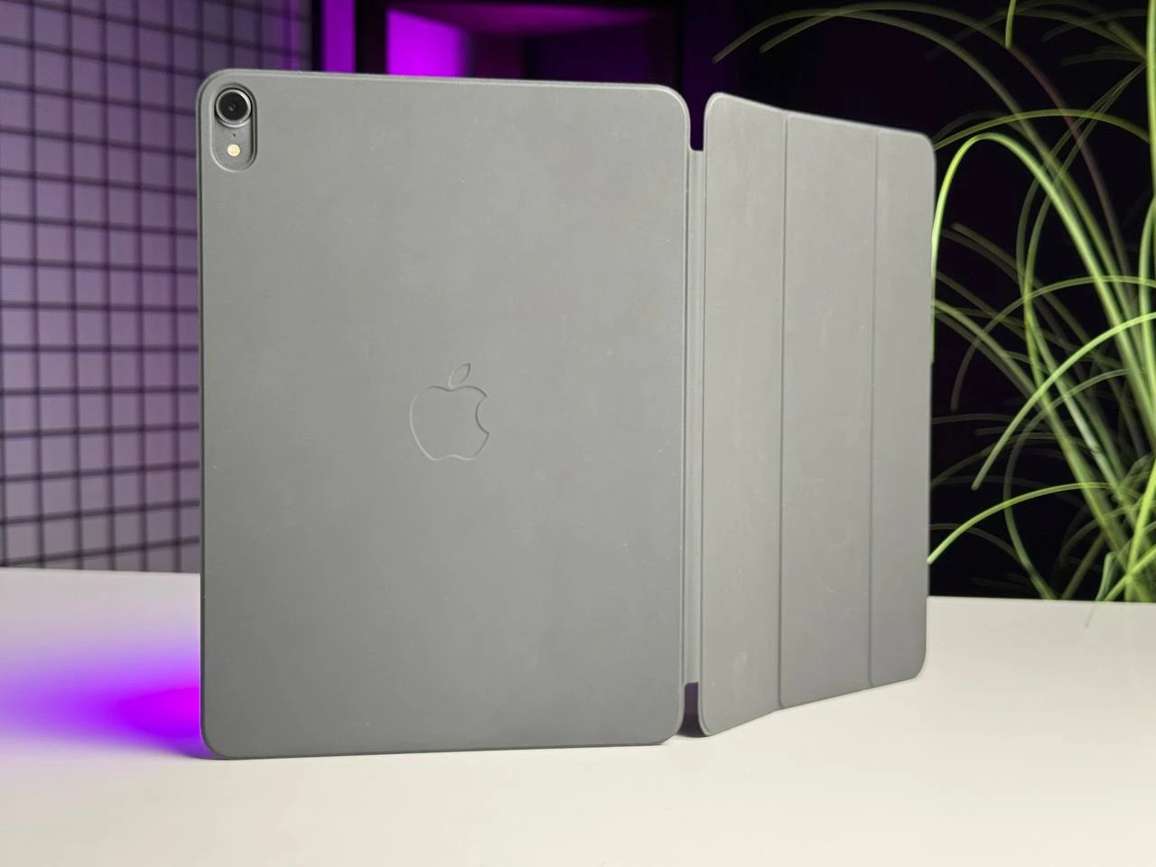 ВЖИВАНИЙ iPad Pro 11" 2018 Wi-Fi 64GB Space Gray (MTXN2) - Стан: гарний | Акумулятор: 81% | Комплектація: кабель, iPad, чохол | Гарантія: 1 міс.
