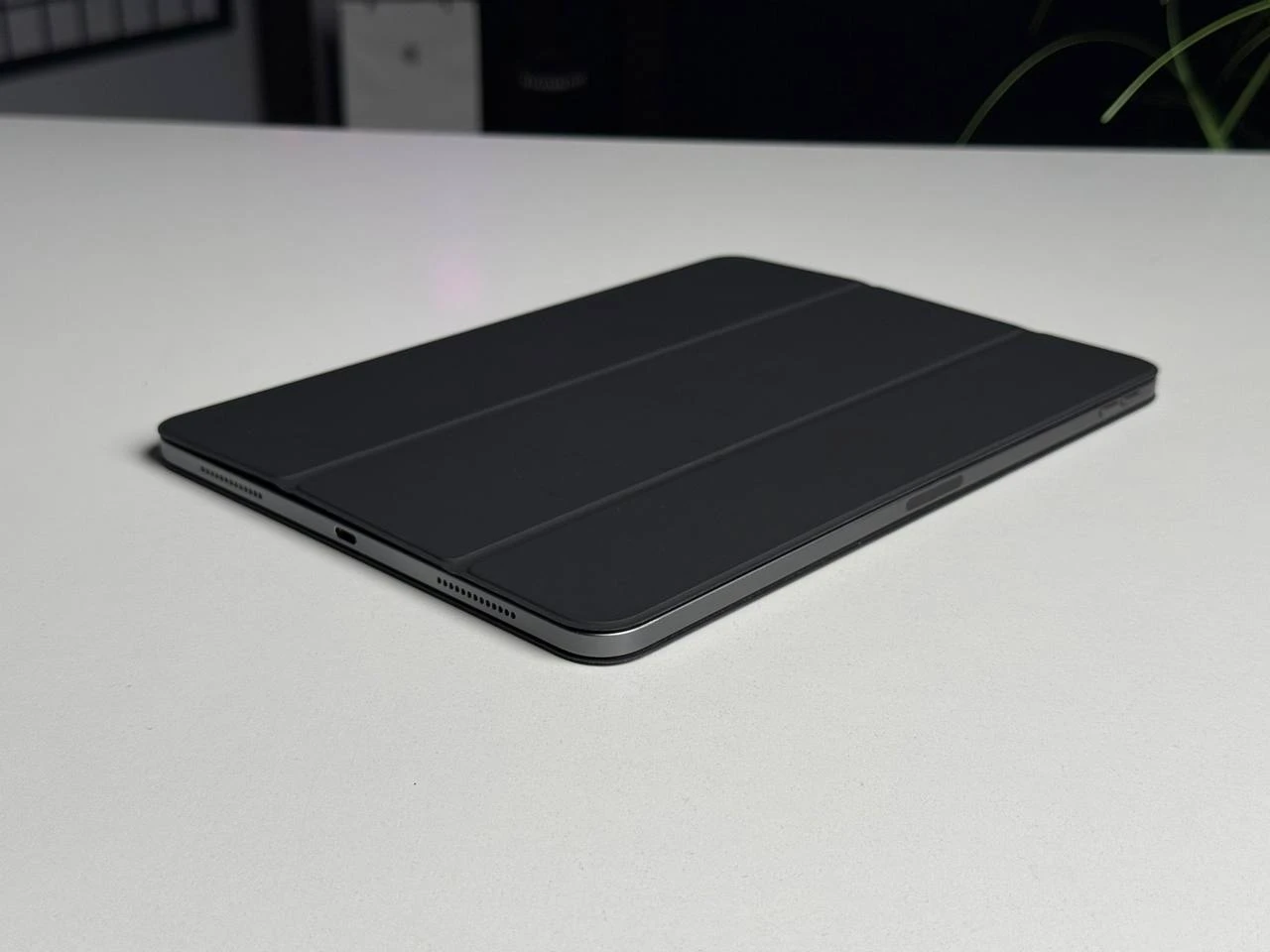 ВЖИВАНИЙ iPad Pro 11" 2018 Wi-Fi 64GB Space Gray (MTXN2) - Стан: гарний | Акумулятор: 81% | Комплектація: кабель, iPad, чохол | Гарантія: 1 міс.
