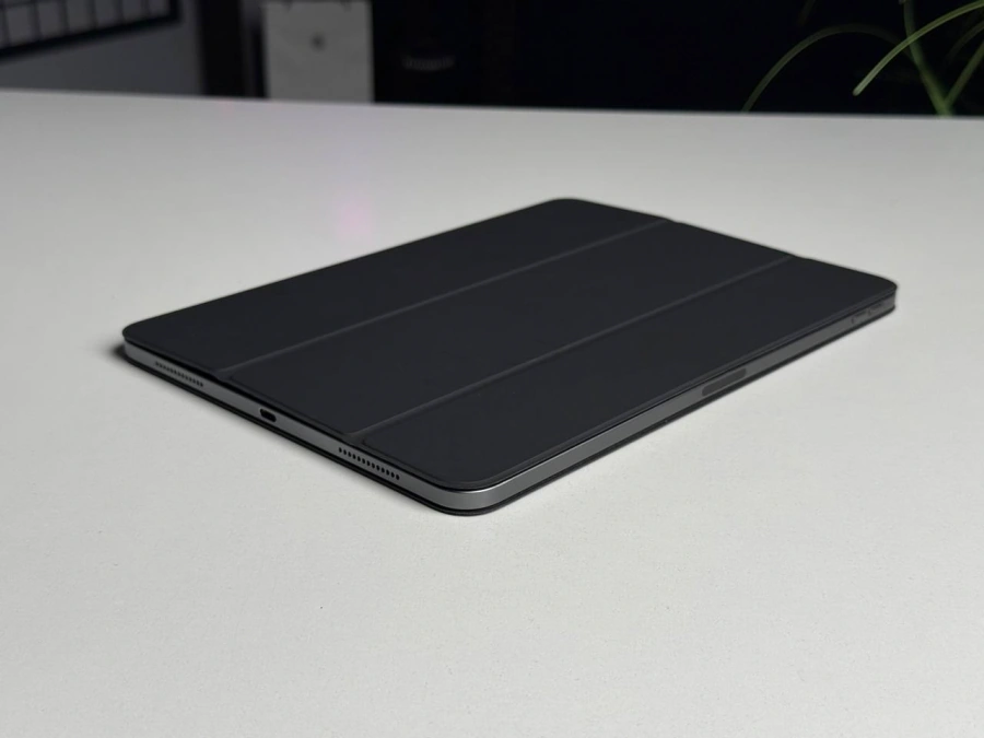 Б/У iPad Pro 11" 2018 Wi-Fi 64GB Space Gray (MTXN2) - Состояние: хорошее | Аккумулятор: 81% | Комплектация: кабель, iPad, чехол | Гарантия: 1 мес.