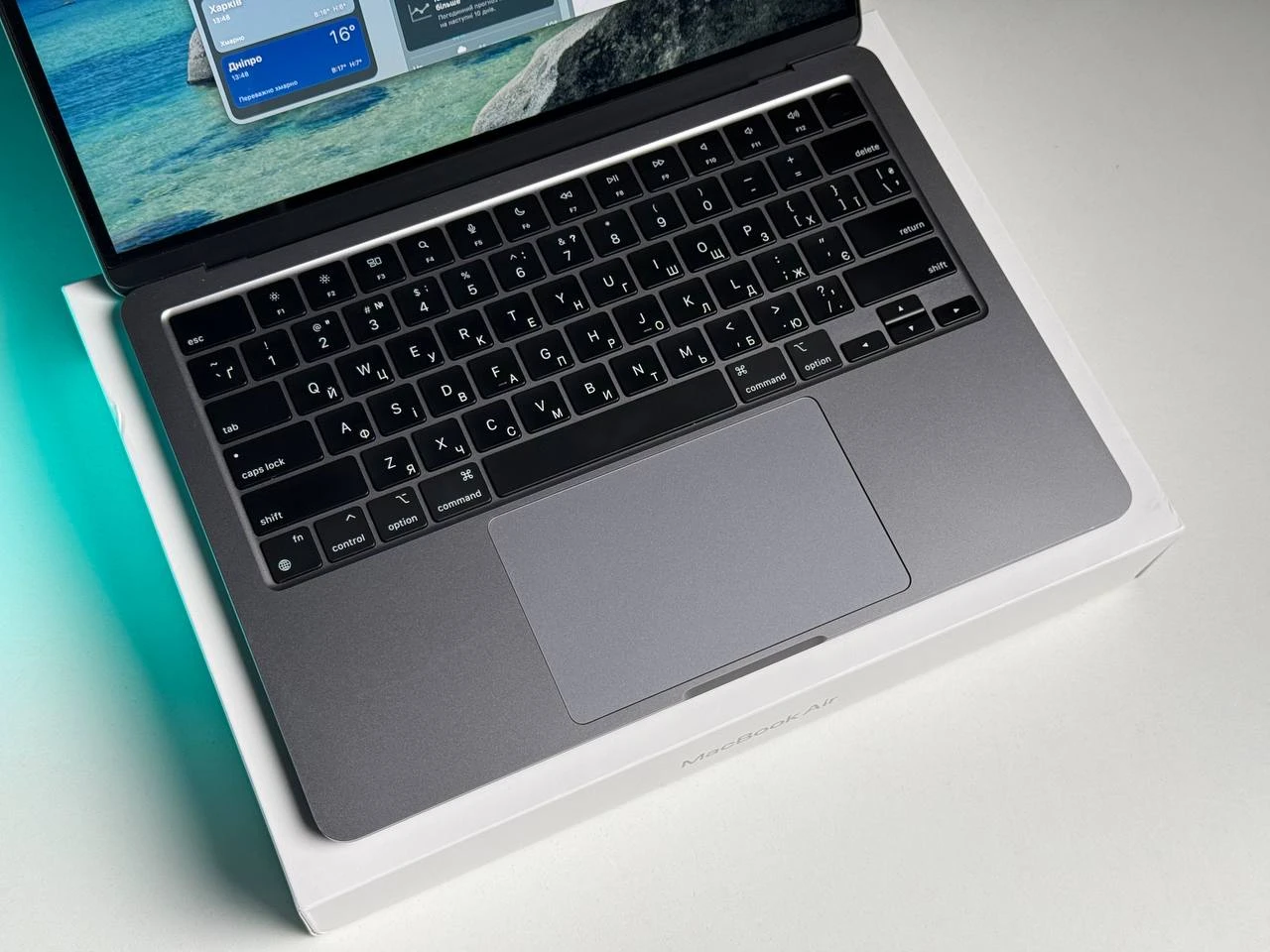 ВЖИВАНИЙ MacBook Air 13.6" Space Gray 2022 (Z15S000D2) - Стан: гарний | Акумулятор: 88% | Комплектація: повний | Гарантія: 3 міс.