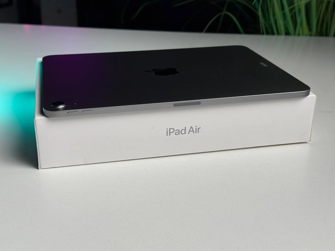 OPEN BOX Планшет Apple iPad Air 11'' M3 2025 Wi-Fi 256GB Space Gray (MCA14) - Стан: ідеальний | Акумулятор: 100% | Комплектація: повний | Гарантія: 3 міс.