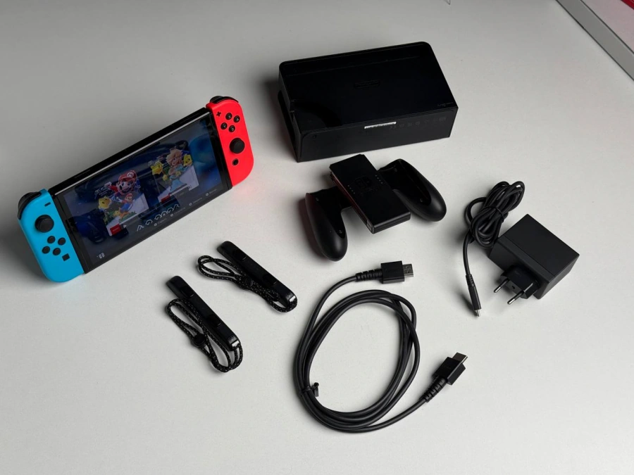 ВІТРИННА ігрова приставка Nintendo Switch OLED with Neon Blue and Neon Red Joy-Con (045496453442) | Стан: гарний | Акумулятор: 100% | Гарантія: 3 місяці | Комплект: повний