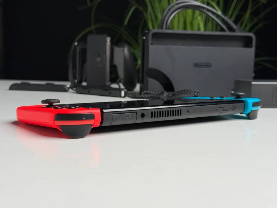 ВІТРИННА ігрова приставка Nintendo Switch OLED with Neon Blue and Neon Red Joy-Con (045496453442) | Стан: гарний | Акумулятор: 100% | Гарантія: 3 місяці | Комплект: повний