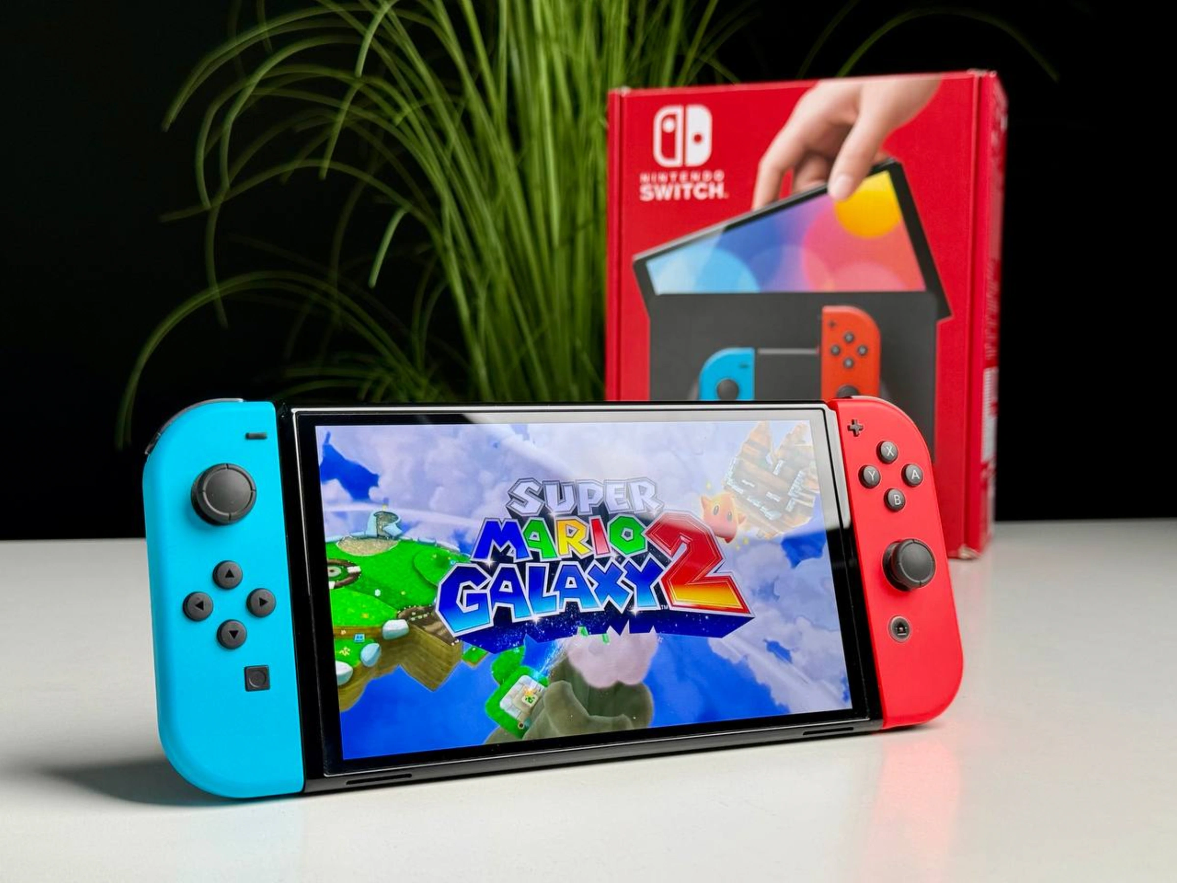 ВІТРИННА ігрова приставка Nintendo Switch OLED with Neon Blue and Neon Red Joy-Con (045496453442) | Стан: гарний | Акумулятор: 100% | Гарантія: 3 місяці | Комплект: повний