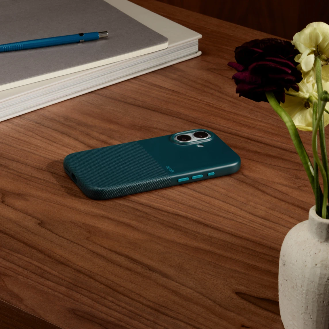 Чохол для iPhone 17 Beats by Dr. Dre Rugged Case with MagSafe and Camera Control – Rocky Blue (MGJY4)