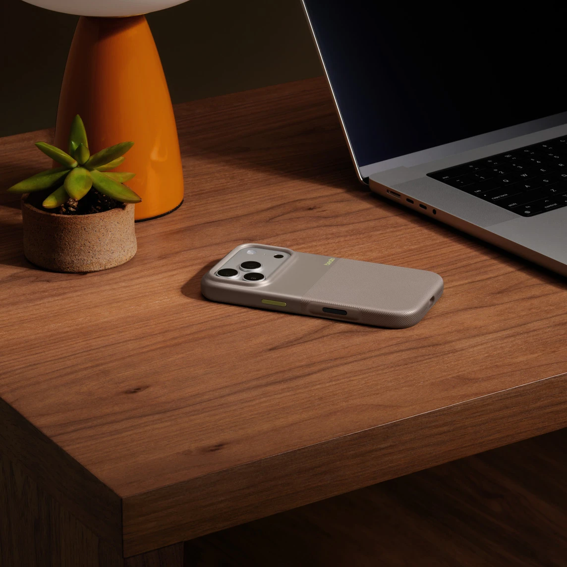 Чохол для iPhone 17 Pro Beats by Dr. Dre Rugged Case with MagSafe and Camera Control – Alpine Gray (MGJP4)