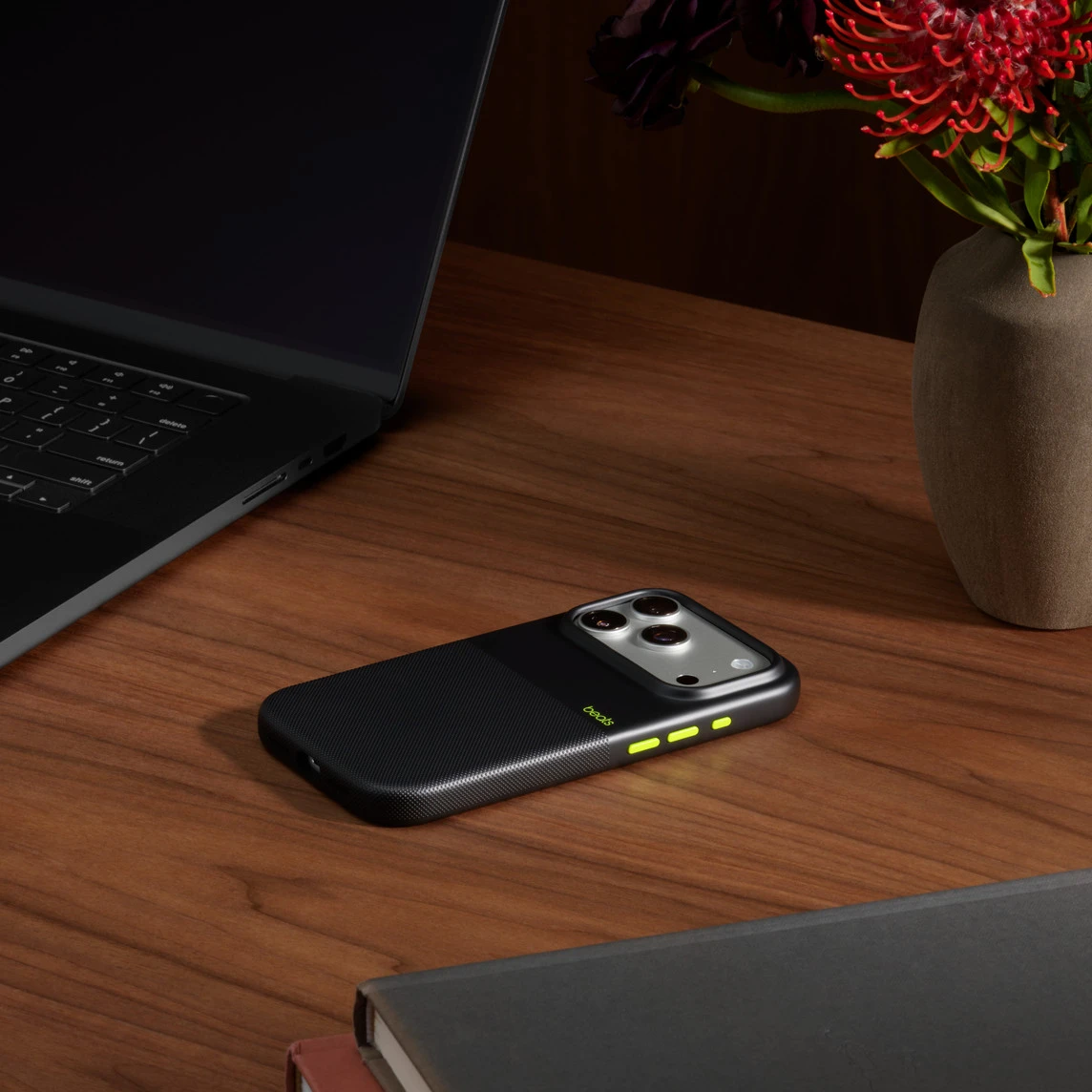 Чохол для iPhone 17 Pro Beats by Dr. Dre Rugged Case with MagSafe and Camera Control – Everest Black (MGJM4)