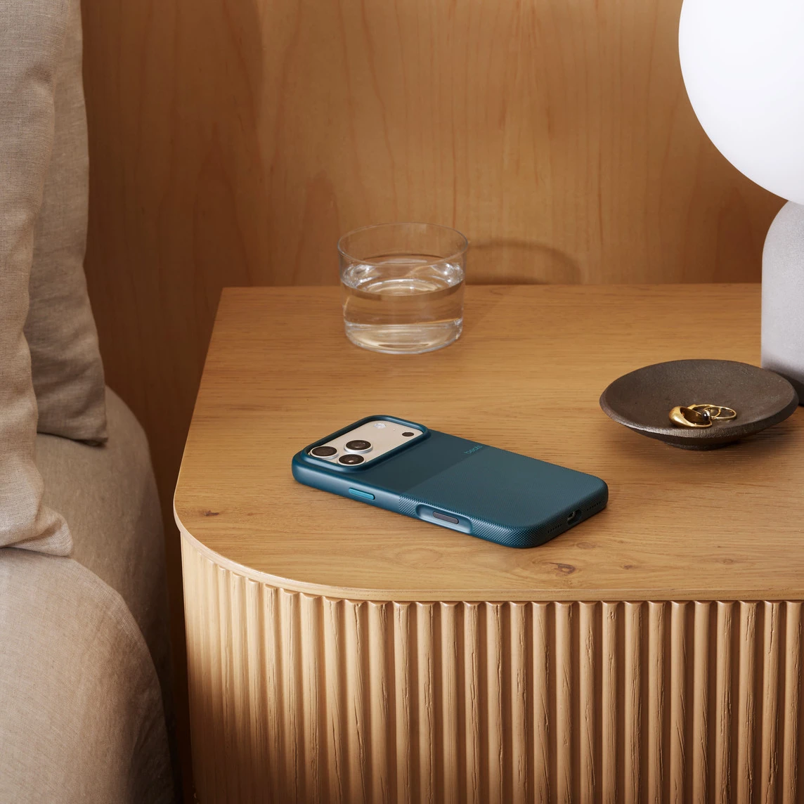 Чохол для iPhone 17 Pro Max Beats by Dr. Dre Rugged Case with MagSafe and Camera Control – Rocky Blue (MGJ94)