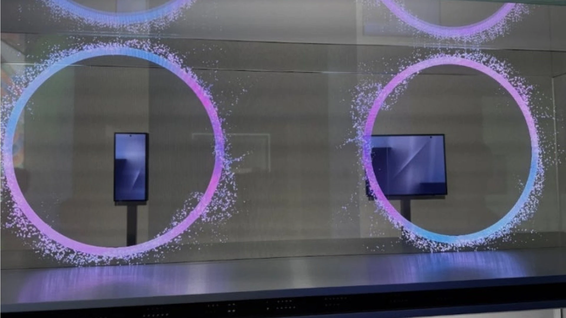 Galaxy TriFold: Samsung показала трехскладный смартфон