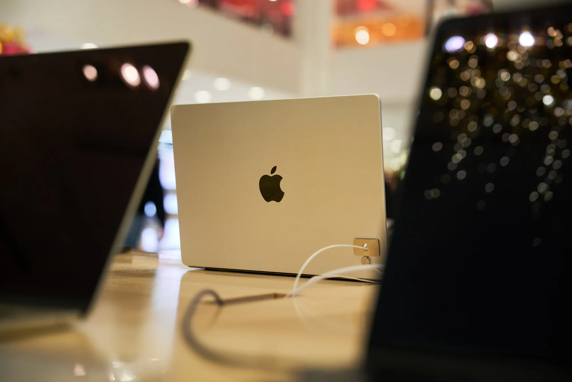 MacBook Pro OLED: коли Apple представить нову модель
